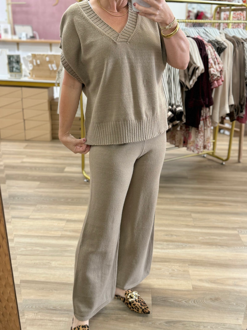 Sleeveless Sweater/Pant Set